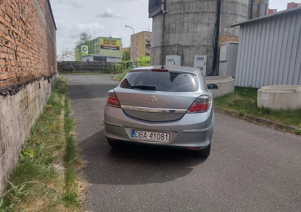Opel Astra cena 11600 przebieg: 231000, rok produkcji 2006 z Wałbrzych małe 211
